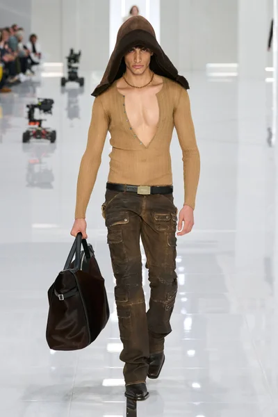 Look 14